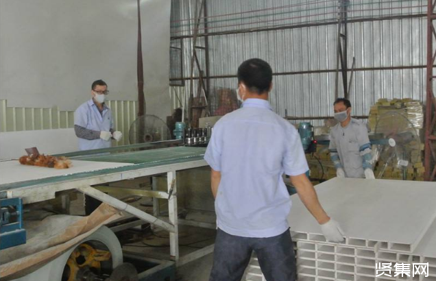 ?彩鋼板的特性有哪些？制作流程和安裝步驟分別是什么？