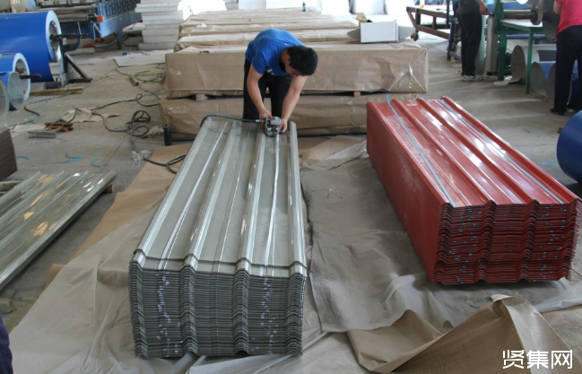 ?彩鋼板的特性有哪些？制作流程和安裝步驟分別是什么？