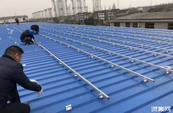 ?彩鋼板的特性有哪些？制作流程和安裝步驟分別是什么？